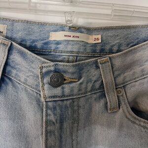 levi’s mom jeans